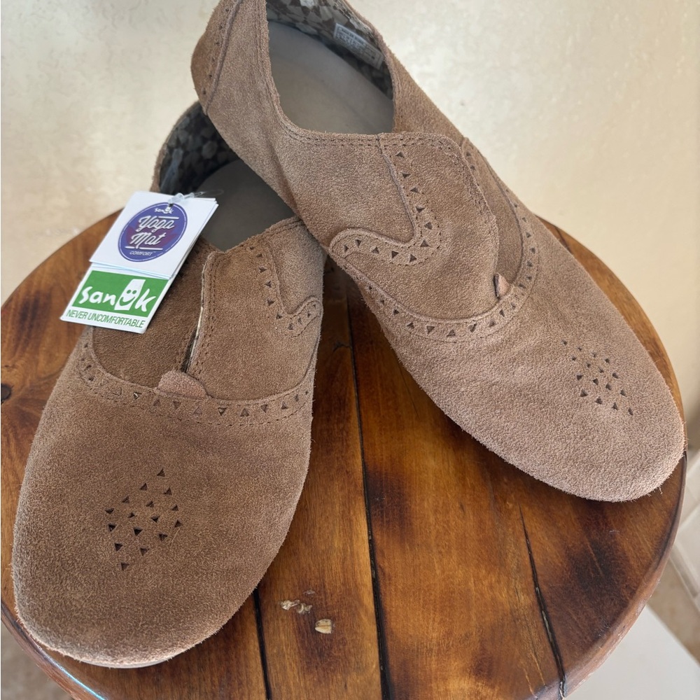 Sanuk Women's Brown Suede Flats